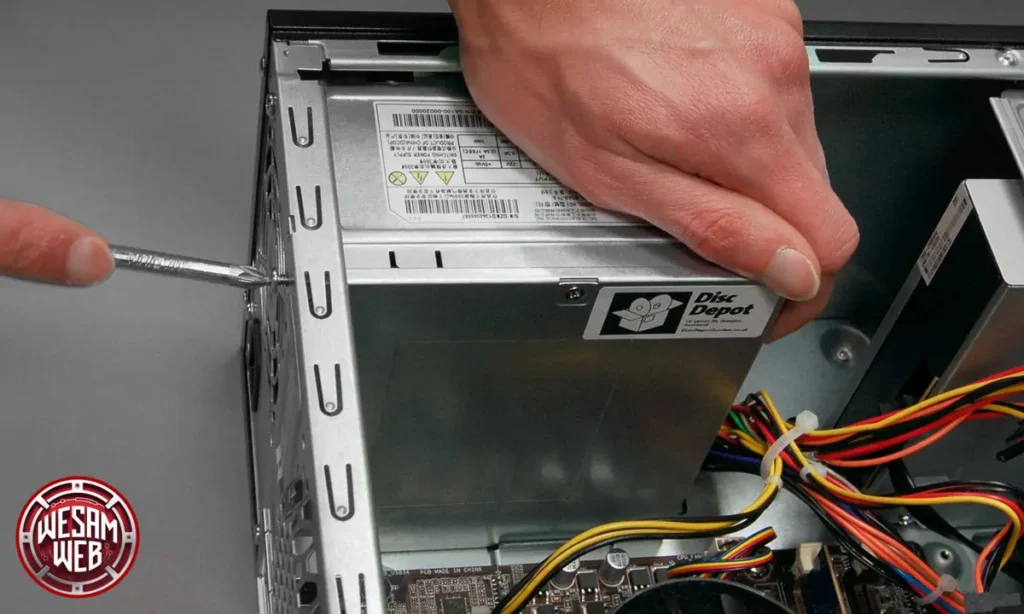 تركيب مزوّد الطاقة (Power Supply) بعد بناء جهاز كمبيوتر للألعاب